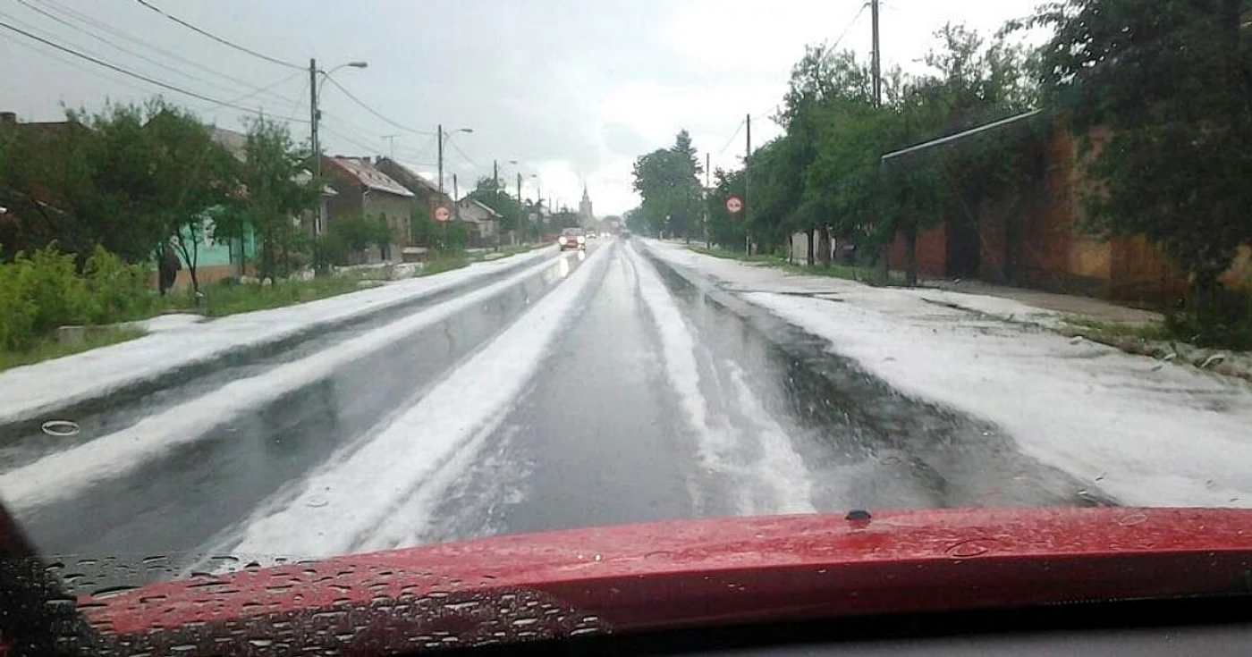 Grindina a îngreunat circulaţia între Timişoara şi Lugoj. FOTO: evz.ro
