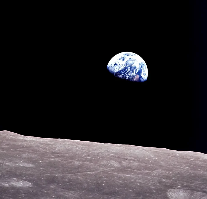 Prima fotografie Earthrise FOTO NASA