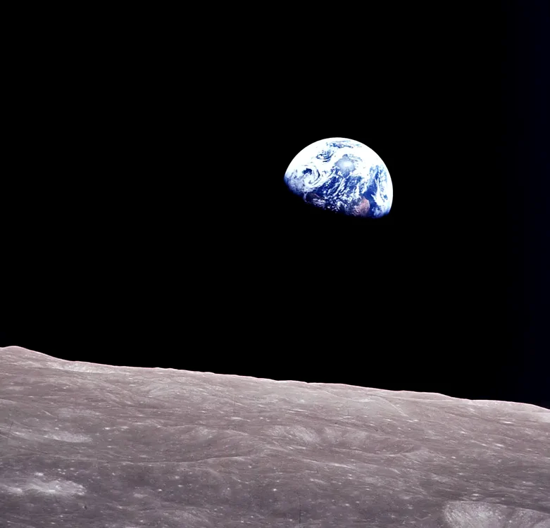 Prima fotografie Earthrise FOTO NASA