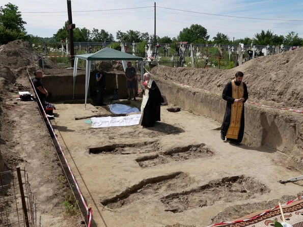 Oseminte ale deținuților politici din fostul lagăr de muncă de la Salcia, descoperite în Insula Mare a Brăilei (© Arhiepiscopia Dunării de Jos)