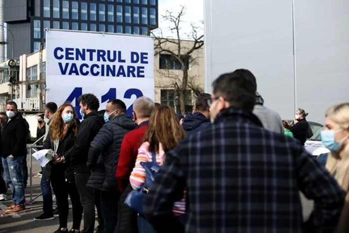 
    La Maratonul Vaccinării anti Covid de la București sunt așteptate sute de persoane la șase centre, câte unul deschis în fiecare sectorSursa foto: INQUAM PHOTOS/Sabin Cîrstoveanu  