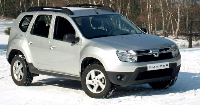 Partea frontală a SUV-ului reuşeşte să fie diferită de restul gamei Dacia