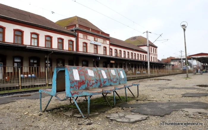 gara simeria si calea ferata in santier foto daniel guta adevarul