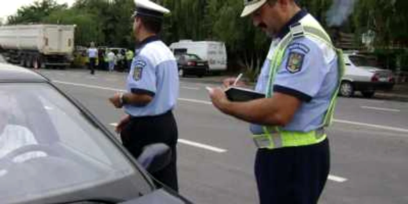 Zeci de dosare cu documente false pentru obţinerea permisului auto, găsite la o şcoală din Dâmboviţa