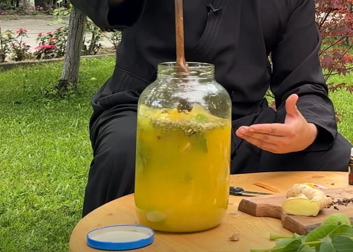 Limonada de deparazitare, rețeta mănăstirească tot mai populară Foto: captură video Trinitas TV