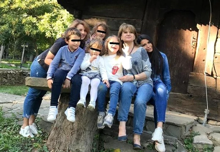 
    Trei generații cu zâmbetul pe buzefoto: arhivă personală  