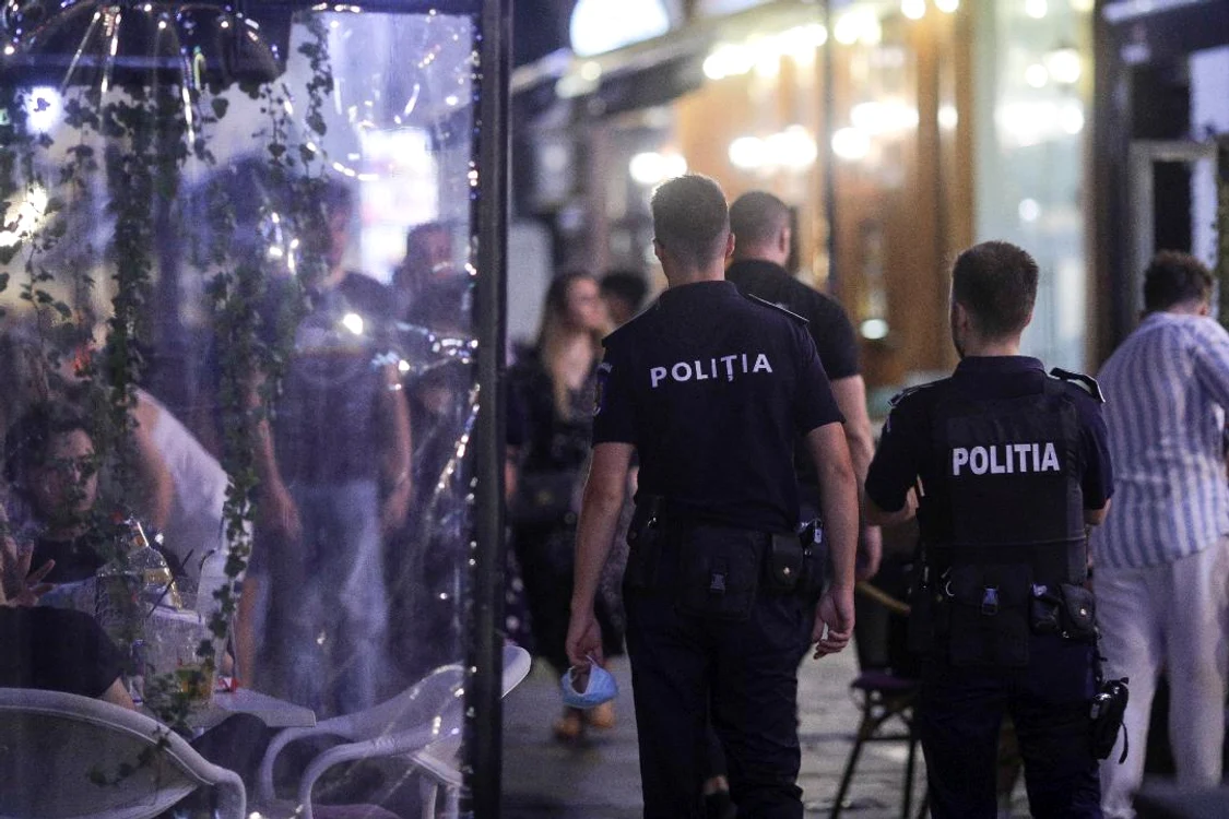 Polițiștii au împânzit azi noapte Centrul Vechi din Capitală 