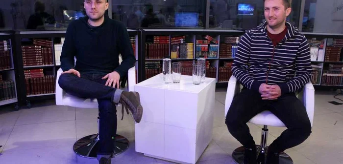 Bogdan Mezofi şi Cristi
Csapo, membri Grimus, în platoul Adevărul Live FOTO Sever Gheorghe