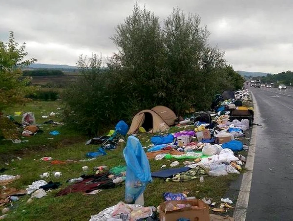 Gunoi lăsat în urmă de imigranţi într-un orăşel austriac 