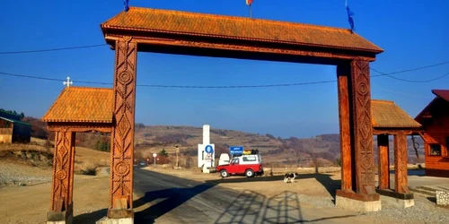 poarta maramureseana