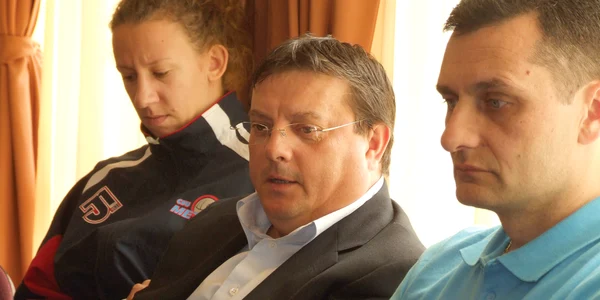 Corneliu Mangalea (mijloc)