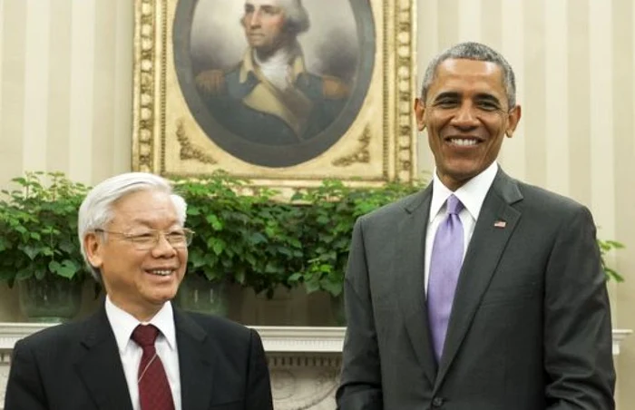 Preşedintele american Barack Obama alături de secretarul general al Partidului Comunist din Vietnam Nguyen Phu Trong FOTO AFP/Getty Images