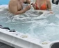 Dinu Maxer și Magdalena Chihaia s-au răsfățat astfel la jacuzzi și s-au distrat timp de 4 zile într-un decor de vis