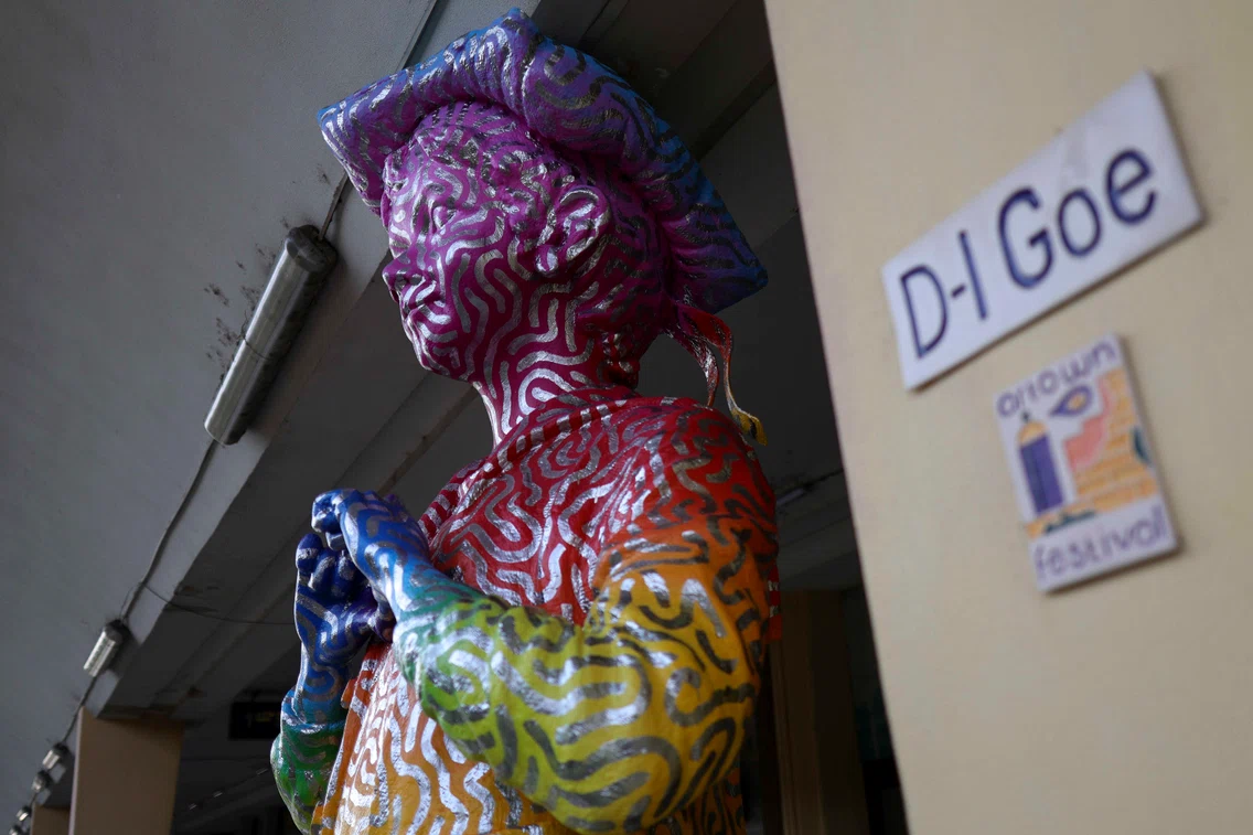 Statuia "Dl Goe" în Gara din Ploiești