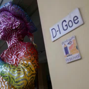 Statuia "Dl Goe" în Gara din Ploiești