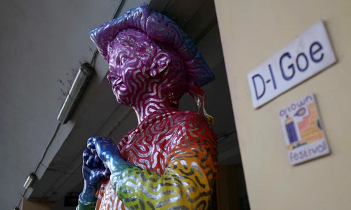 Statuia "Dl Goe" în Gara din Ploiești