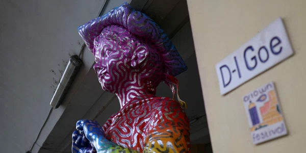 Statuia "Dl Goe" în Gara din Ploiești
