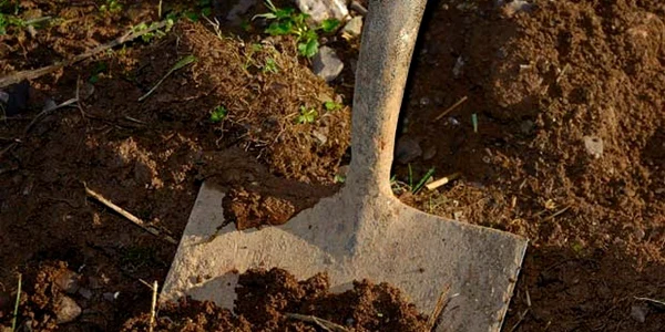 Groapa în care a murit bărbatul avea o adâncime de trei metri