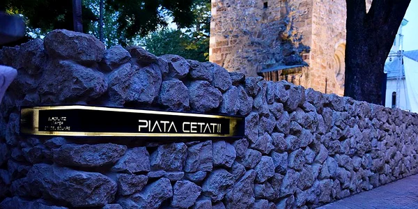 piata cetatii3 foto e zeppelin (1) jpg