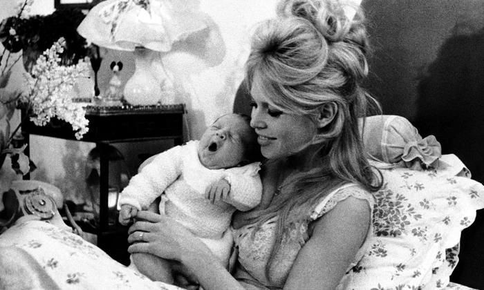 Brigitte Bardot și fiul ei, Nicholas jpeg