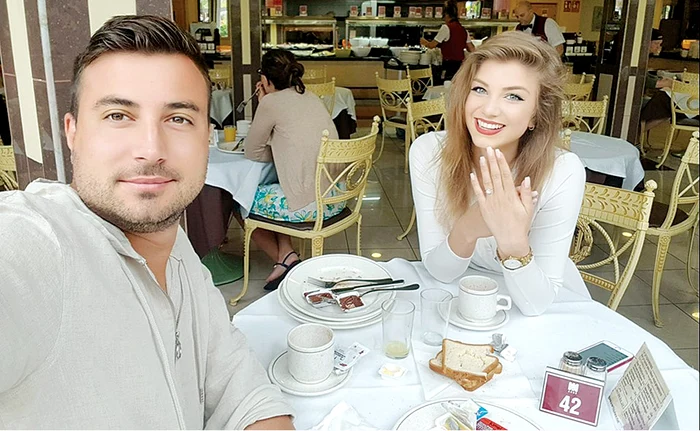 E tare mândru de iubita lui, Codruţa