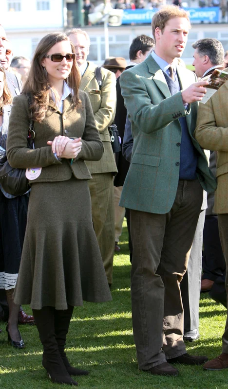 Kate Middleton și William în 2007. Prințesa poartă jacheta pentru prima dată