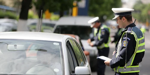 Poliţiştii îl cercetează pe tânar