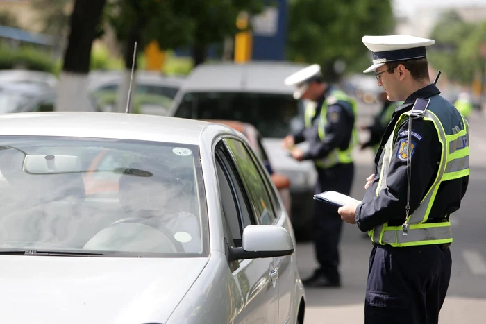 Poliţiştii îl cercetează pe tânar