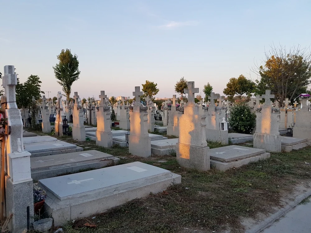 Cimitir foto: Călin Gavrilaş