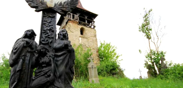 Biserica din Bretea Română este părăsită de mai multe decenii. FOTO: Daniel Guţă. ADEVĂRUL.