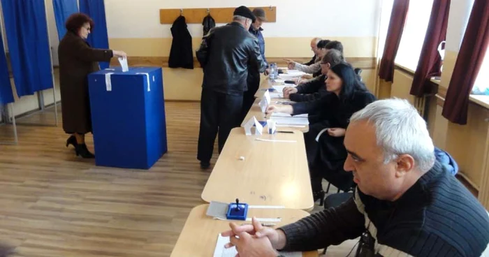 Oltenii sunt aşteptaţi să iasă iarăşi la vot (FOTO: Mugurel Manea)