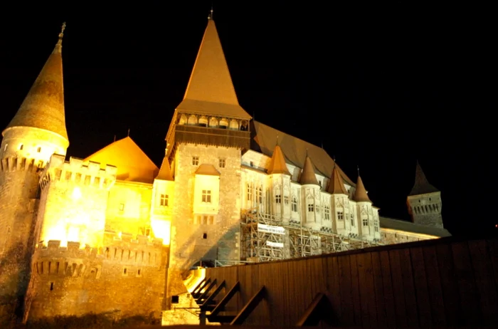 Castelul Corvinilor va fi deschis sâmbătă, până la miezul nopţii. FOTO: Daniel Guţă. ADEVĂRUL.