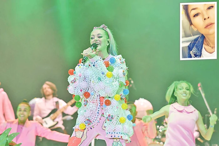 Hilke Muslim i-a creat Deliei rochiţa multicoloră