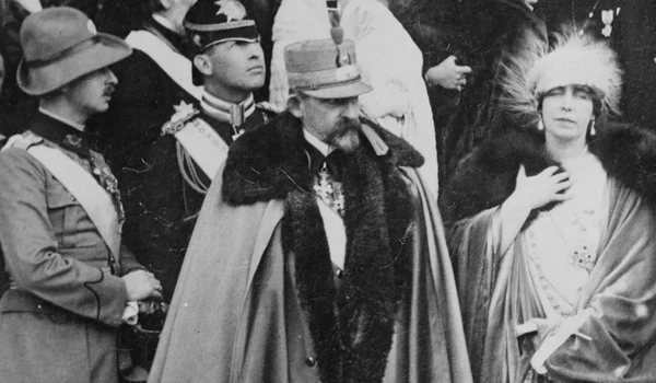 Principele Carol, regele Ferdinand și regina Maria, în 1922 (© Library of Congress)