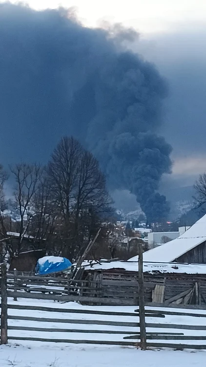 Populația a primit mesaje Ro-alert din cauza degajărilor mari de fum. FOTO ISU Suceava