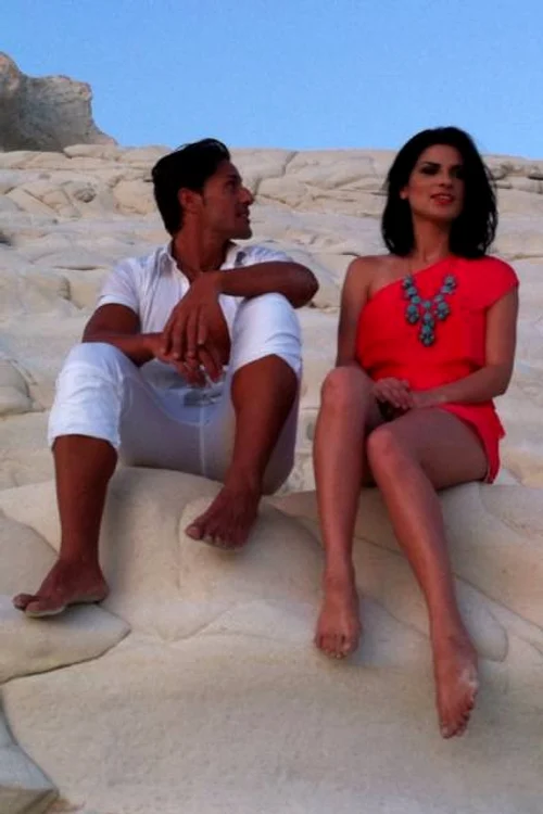 Scene fierbinti de amor intre Ellie White si Geraldo