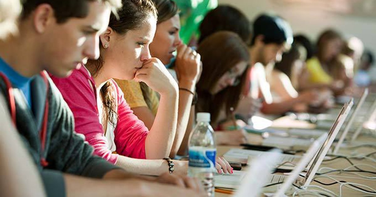 Zeci de elevi audiați într-un dosar de trafic de droguri. Un polițist dezvăluie cum poate fi eradicat traficul și consumul în unitățile școlare