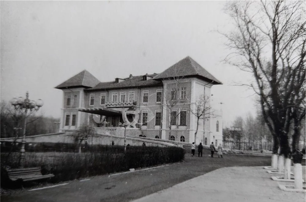 Palatul de la Țigănești, în anul 1986 FOTO: CJ Galați