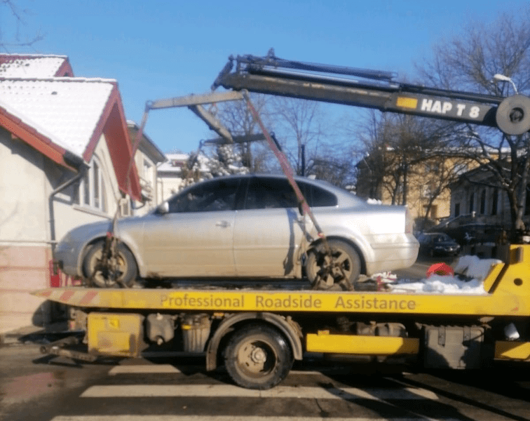 FOTO Trecerile de pietoni din Iași, transformate abuziv în locuri de parcare. Poliţiştii iau măsuri drastice