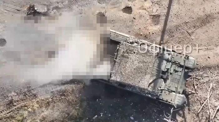 Tancuri Leopard distrug tranșeele rusești pe frontul din Donețk FOTO via Euromaidan Press