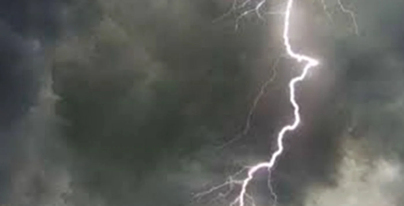 
    Meteorologii au anunțat furtuni în vestul țării  