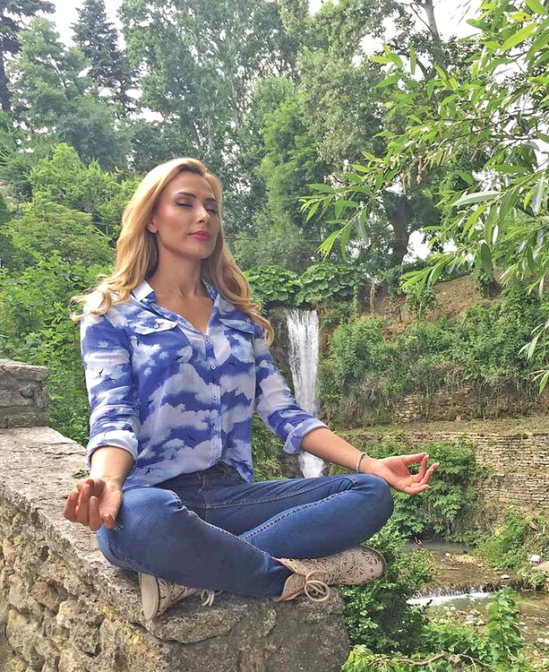 Iulia Vântur: “Fac yoga în fiecare zi”
