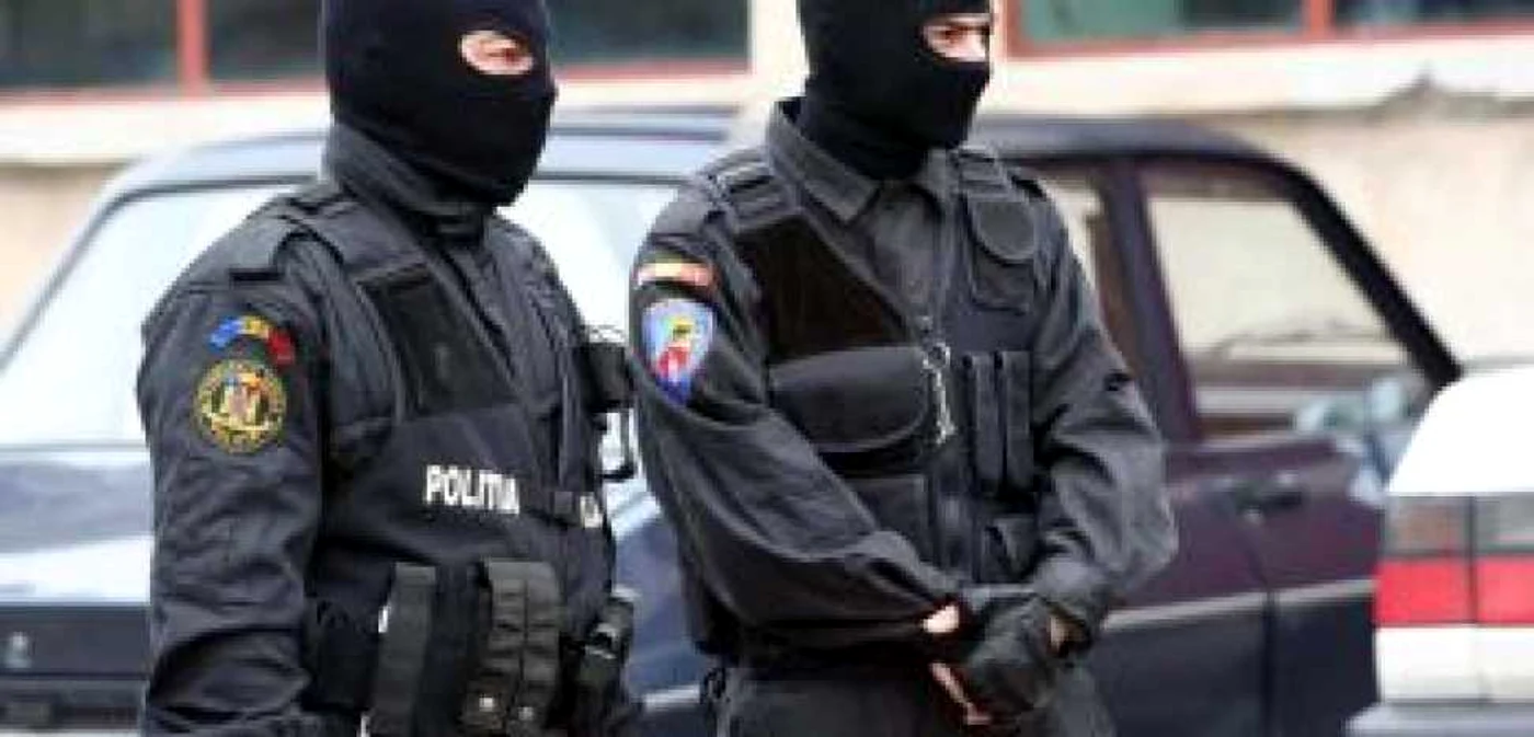 Asociaţii şi administratorii societăţilor de tip "fantomă" sunt cetăţeni români şi străini fără ocupaţie.