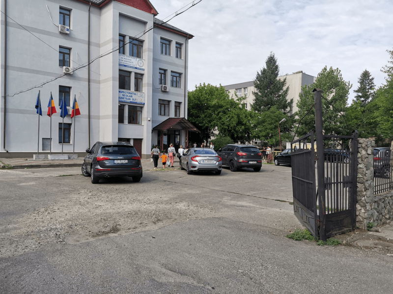 Concursul cu probleme penale de la Olt. Directorii de școală cu lucrări aranjate rămân în funcții