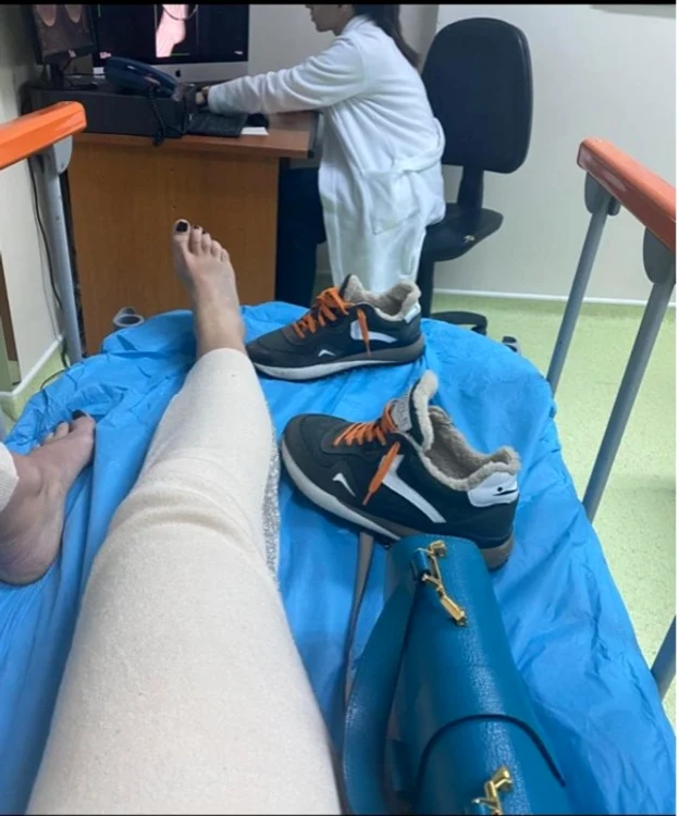 
    Vica este lovită la picior în urma accidentuluifoto: arhivă personală  