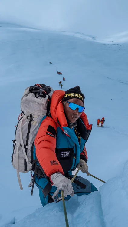 Kami Rita își întreține familia urcând pe Everest (Foto: Instagram)