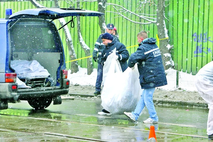 Trupurile decedaţilor au fost ridicate şi transportate la Institutul de Medicină Legală