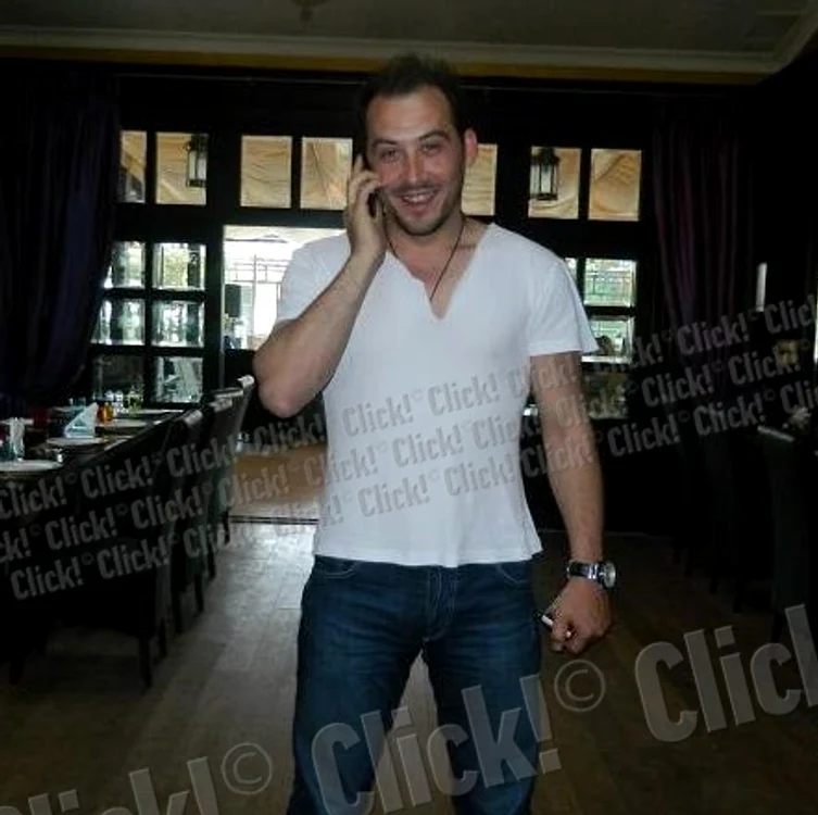 
    Stefan Stan a luat masa în restaurantul de fişe încălţat cu rolele  