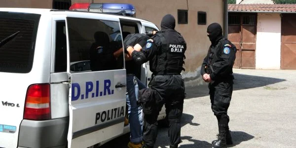 Polițiștii efectuează și audieri