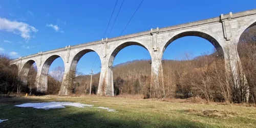 viaduct feroviar la intrarea in brad foto daniel guta adevarul 